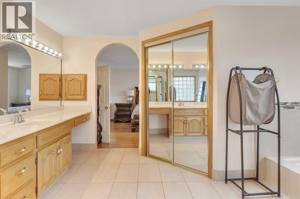 Single Family House for Sale in  Hawkville Close NW Hawkwood Calgary 