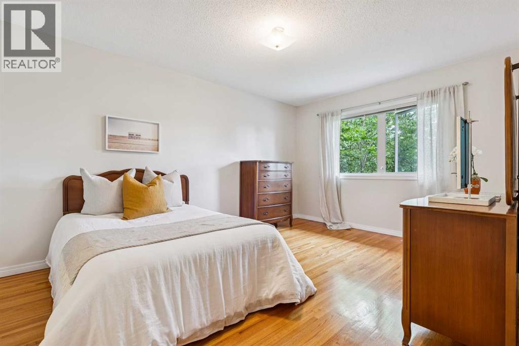 Single Family House for Sale in  Lake Bonavista Green SE Lake Bonavista Calgary 