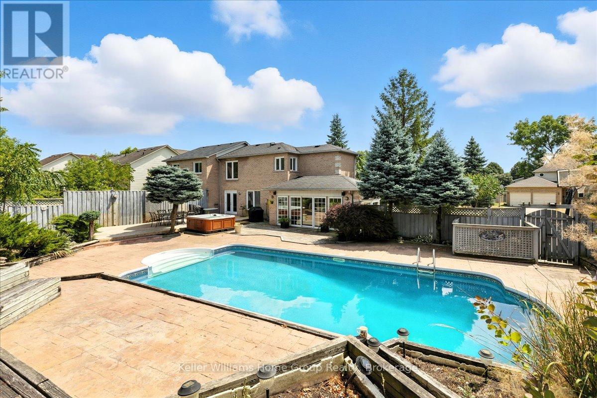 Photo 32 of 212 Inglis Street, North Dumfries ON