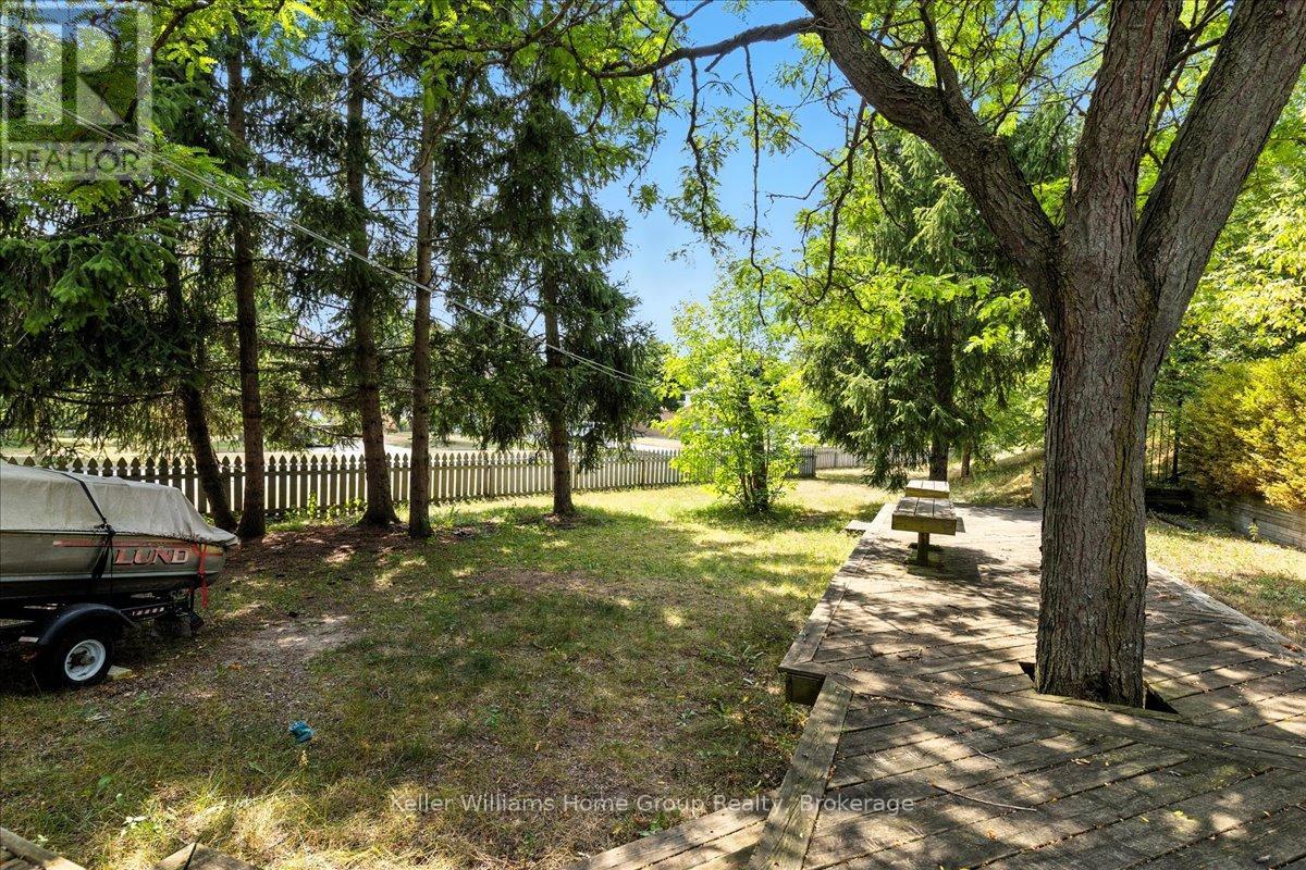 Photo 33 of 212 Inglis Street, North Dumfries ON