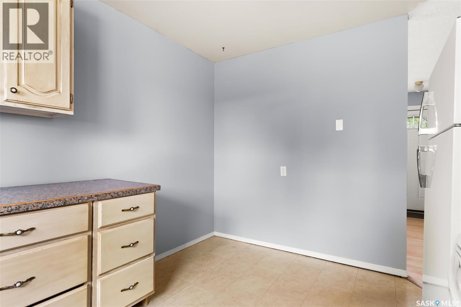 Photo 10 of 11 Rothwell Crescent, Regina SK