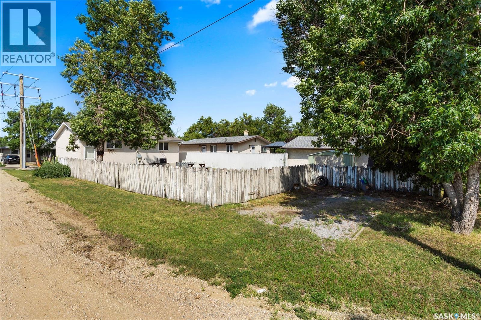 Photo 25 of 11 Rothwell Crescent, Regina SK