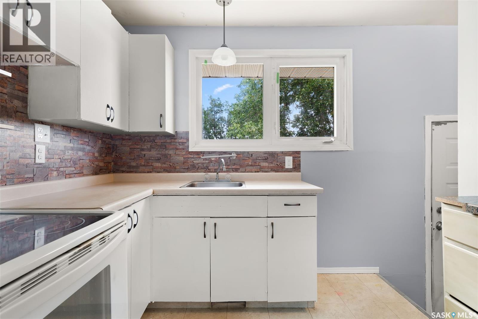 Photo 7 of 11 Rothwell Crescent, Regina SK