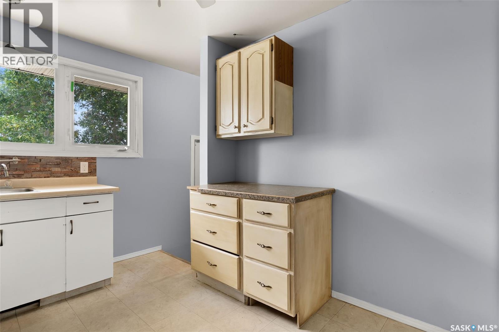 Photo 9 of 11 Rothwell Crescent, Regina SK