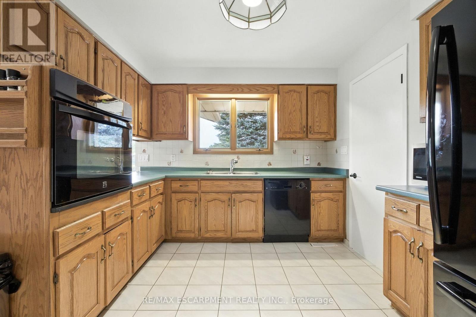 Photo 10 of 2276 Binbrook Road, Hamilton ON
