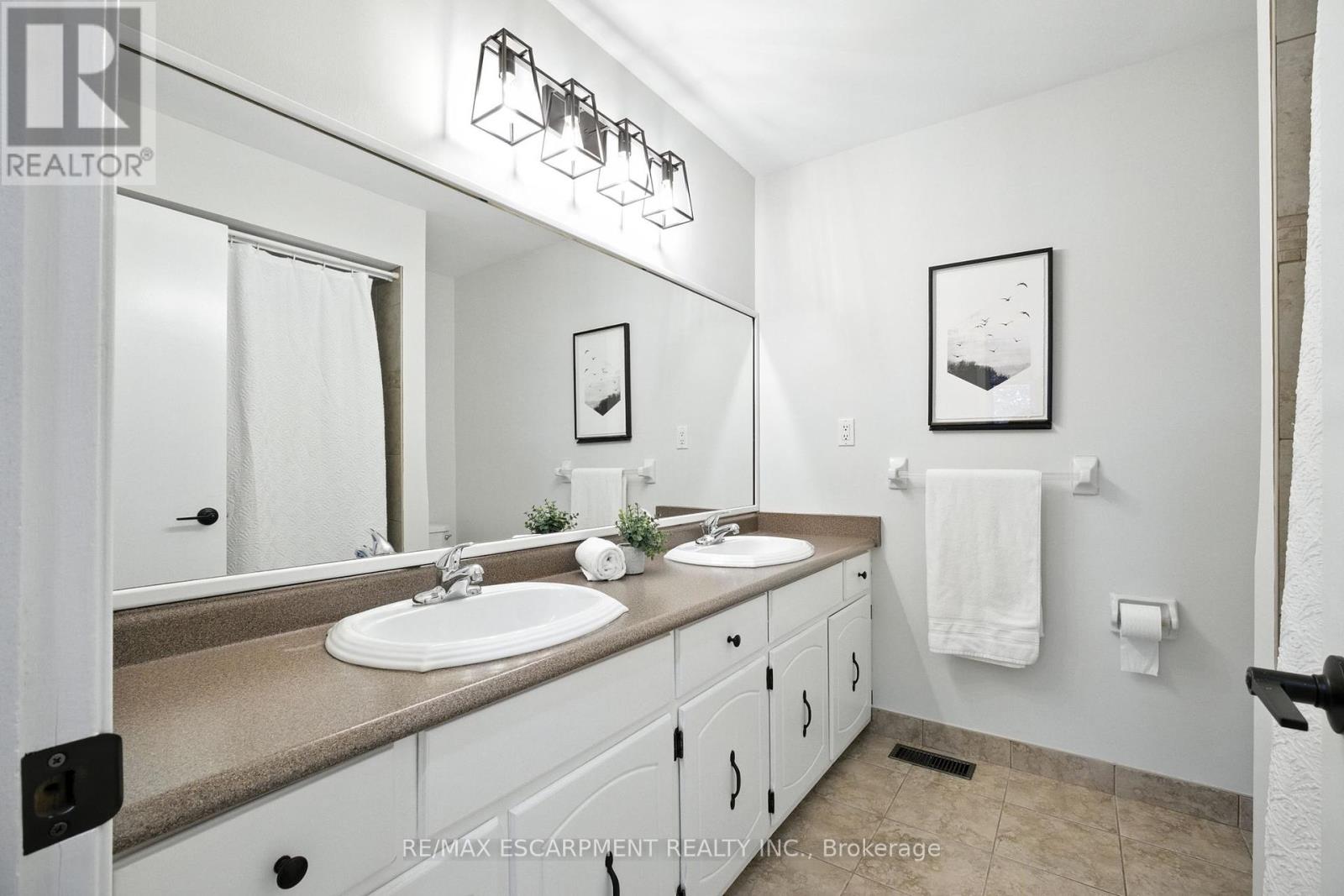 Photo 22 of 2276 Binbrook Road, Hamilton ON