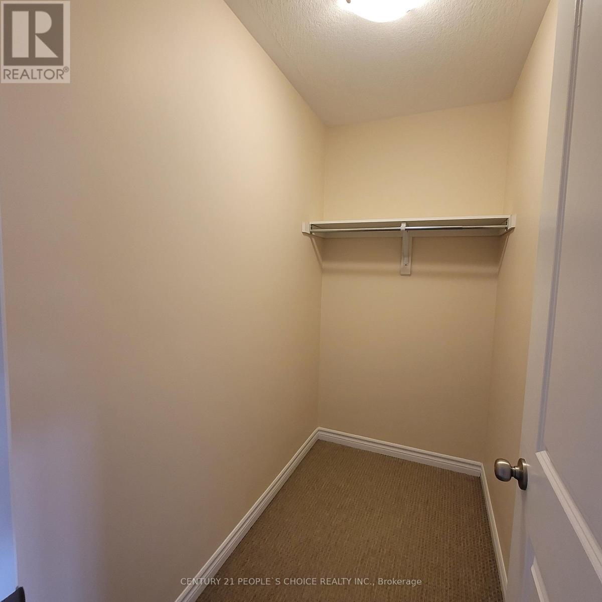 Photo 15 of 30 124 Compass Trail, Cambridge ON