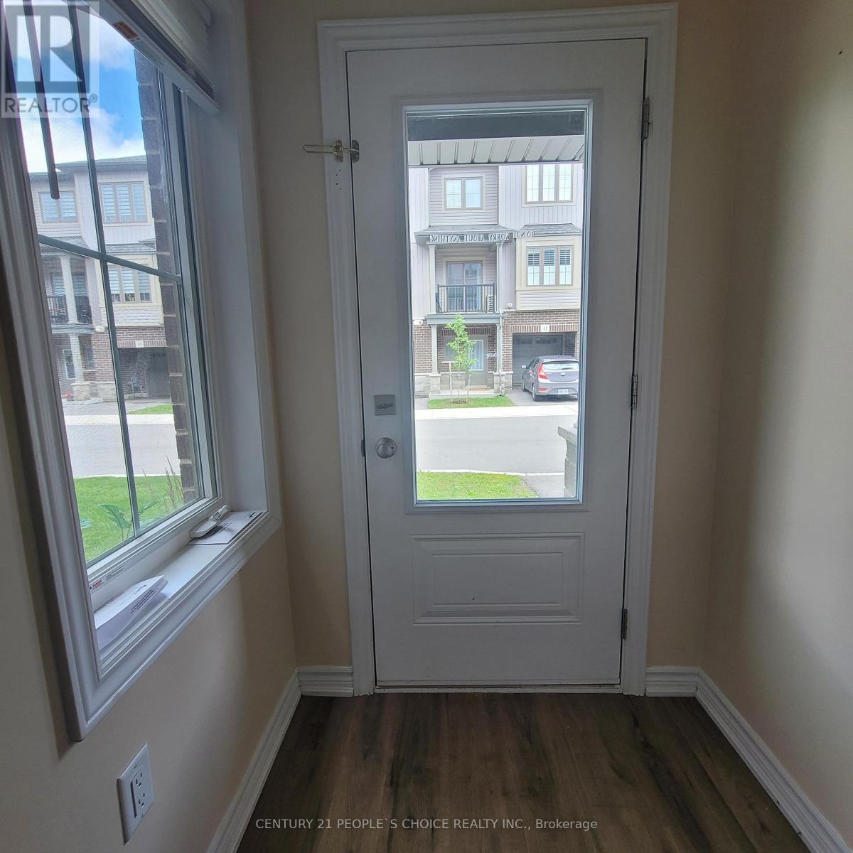 Photo 9 of 30 124 Compass Trail, Cambridge ON