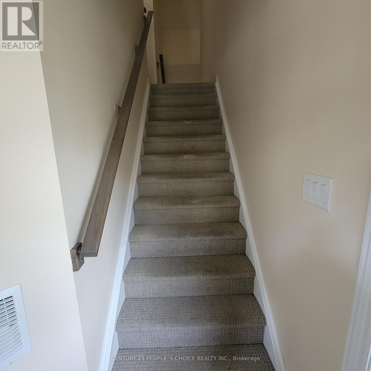 Photo 17 of 30 124 Compass Trail, Cambridge ON
