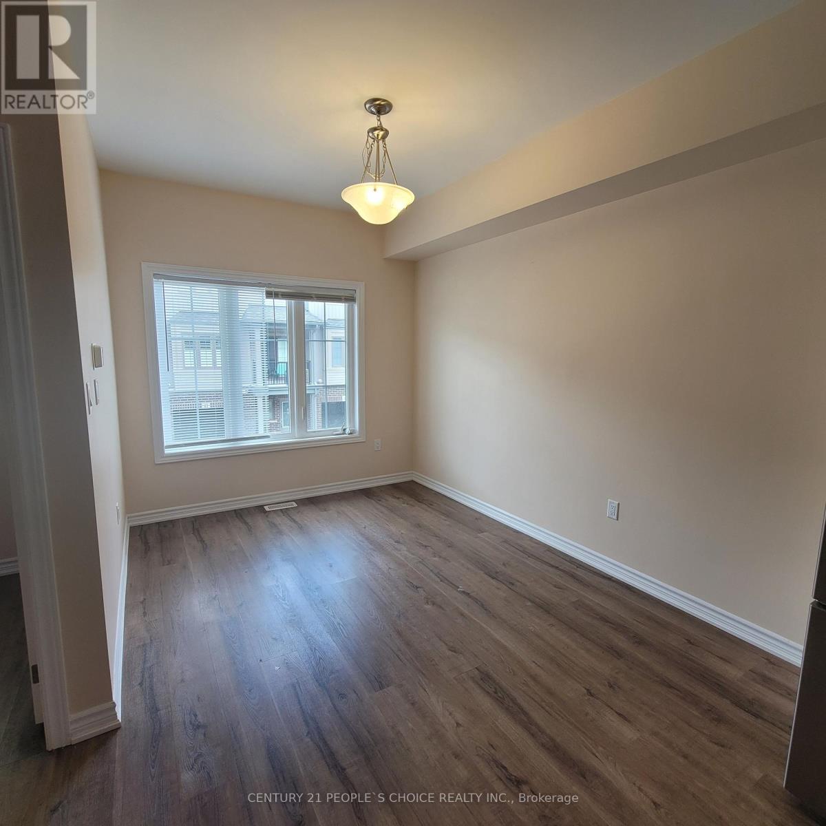 Photo 14 of 30 124 Compass Trail, Cambridge ON