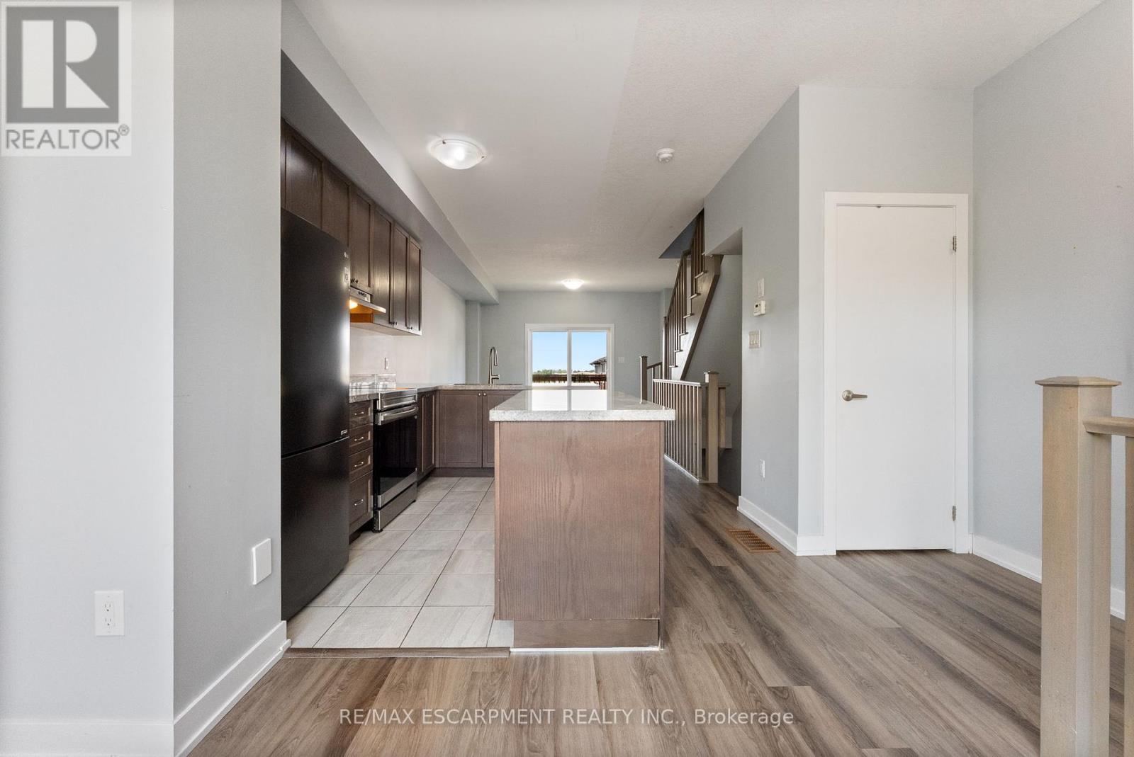Photo 5 of 17 Mulhollard Lane, Hamilton ON