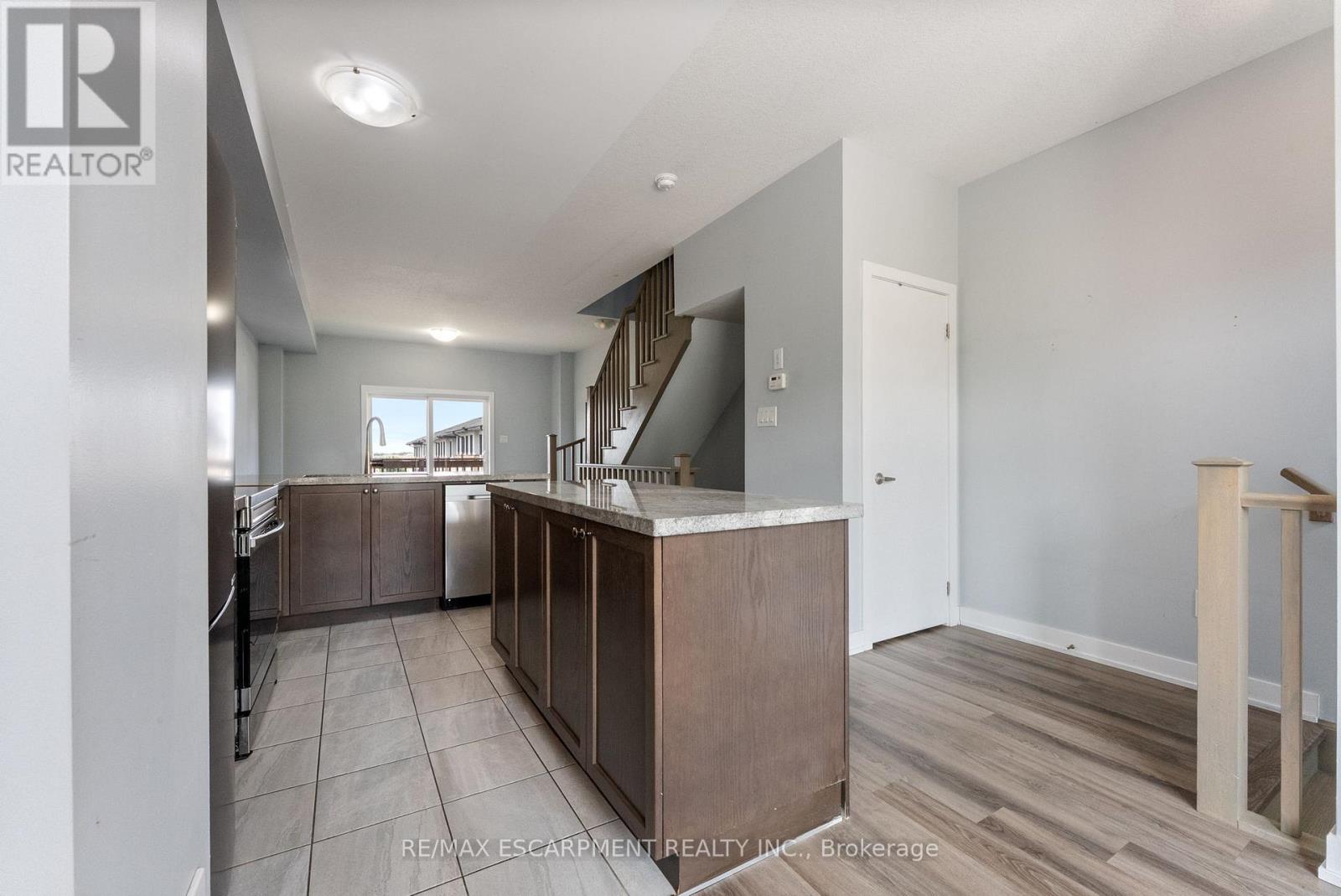Photo 19 of 17 Mulhollard Lane, Hamilton ON