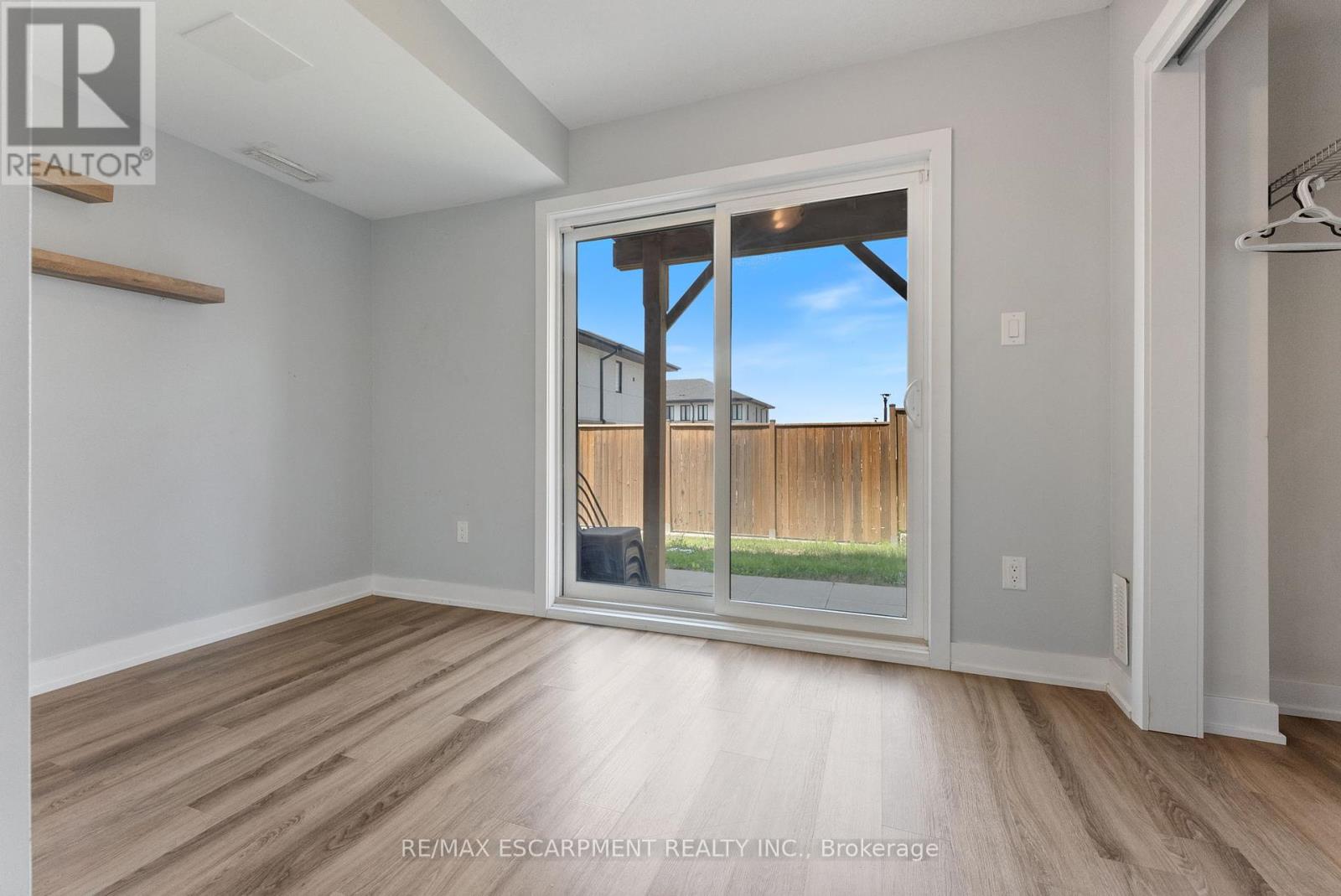 Photo 14 of 17 Mulhollard Lane, Hamilton ON