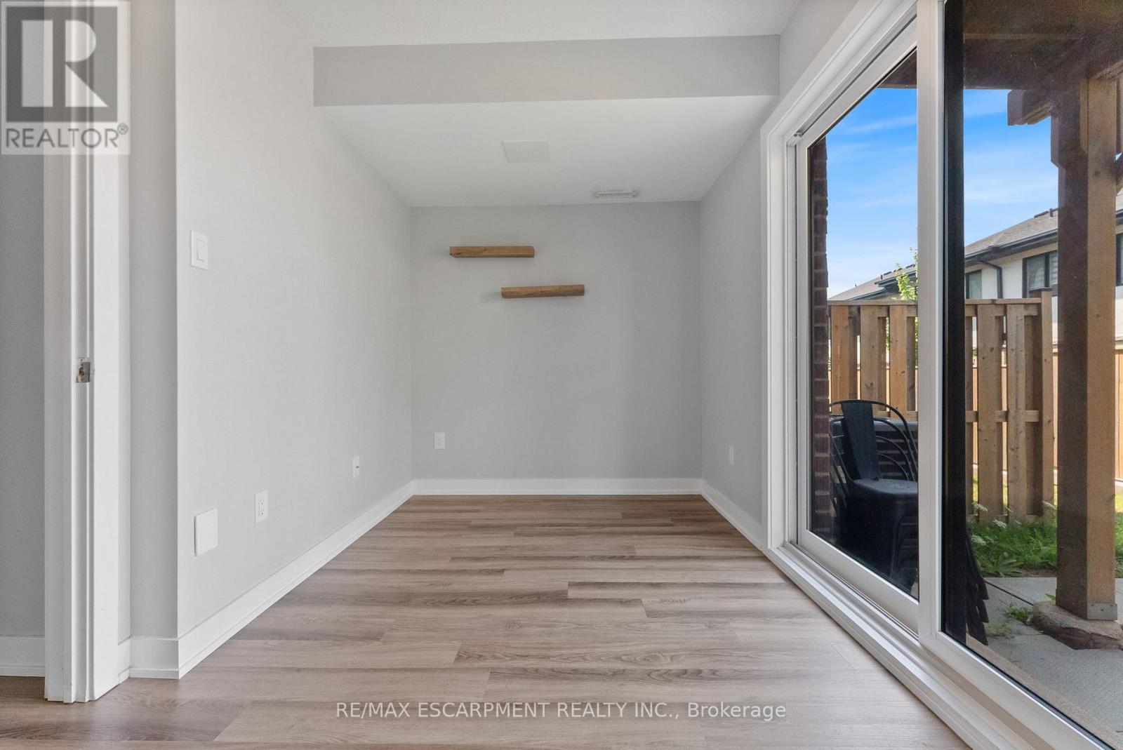 Photo 32 of 17 Mulhollard Lane, Hamilton ON