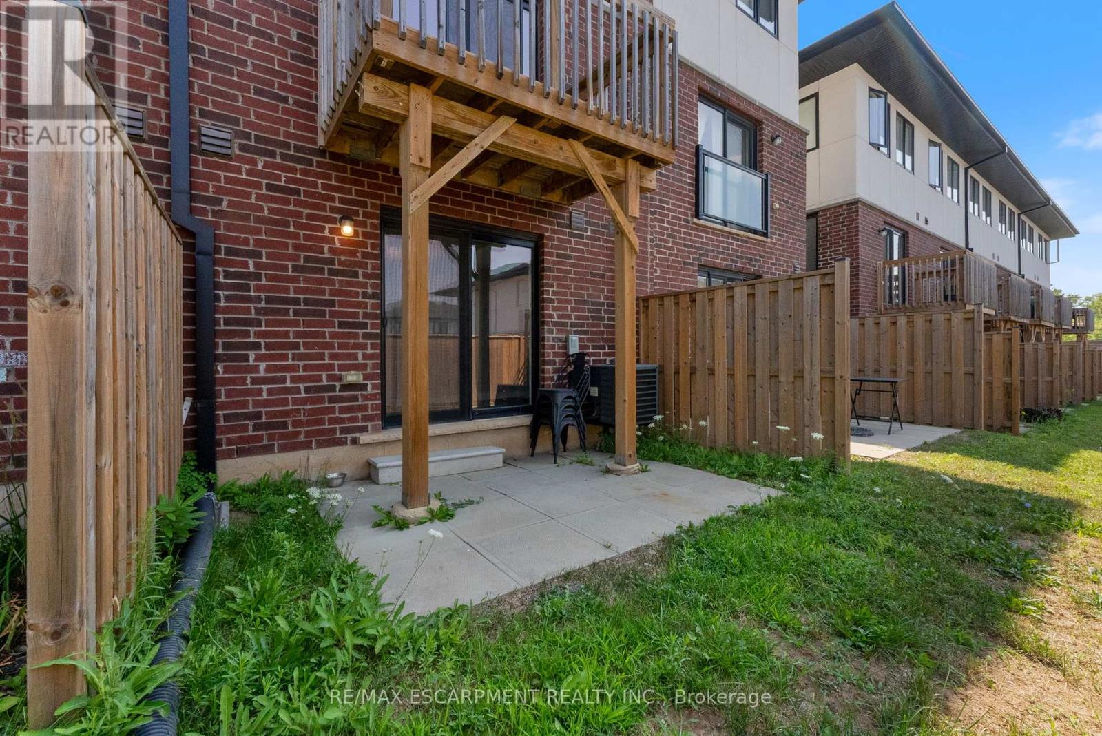 Photo 6 of 17 Mulhollard Lane, Hamilton ON
