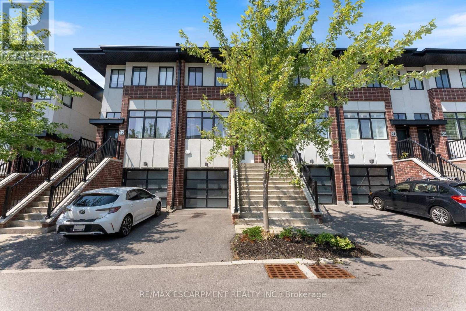 Photo 33 of 17 Mulhollard Lane, Hamilton ON