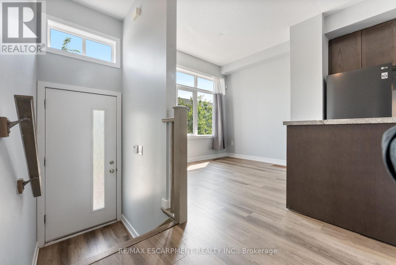 Photo 10 of 17 Mulhollard Lane, Hamilton ON