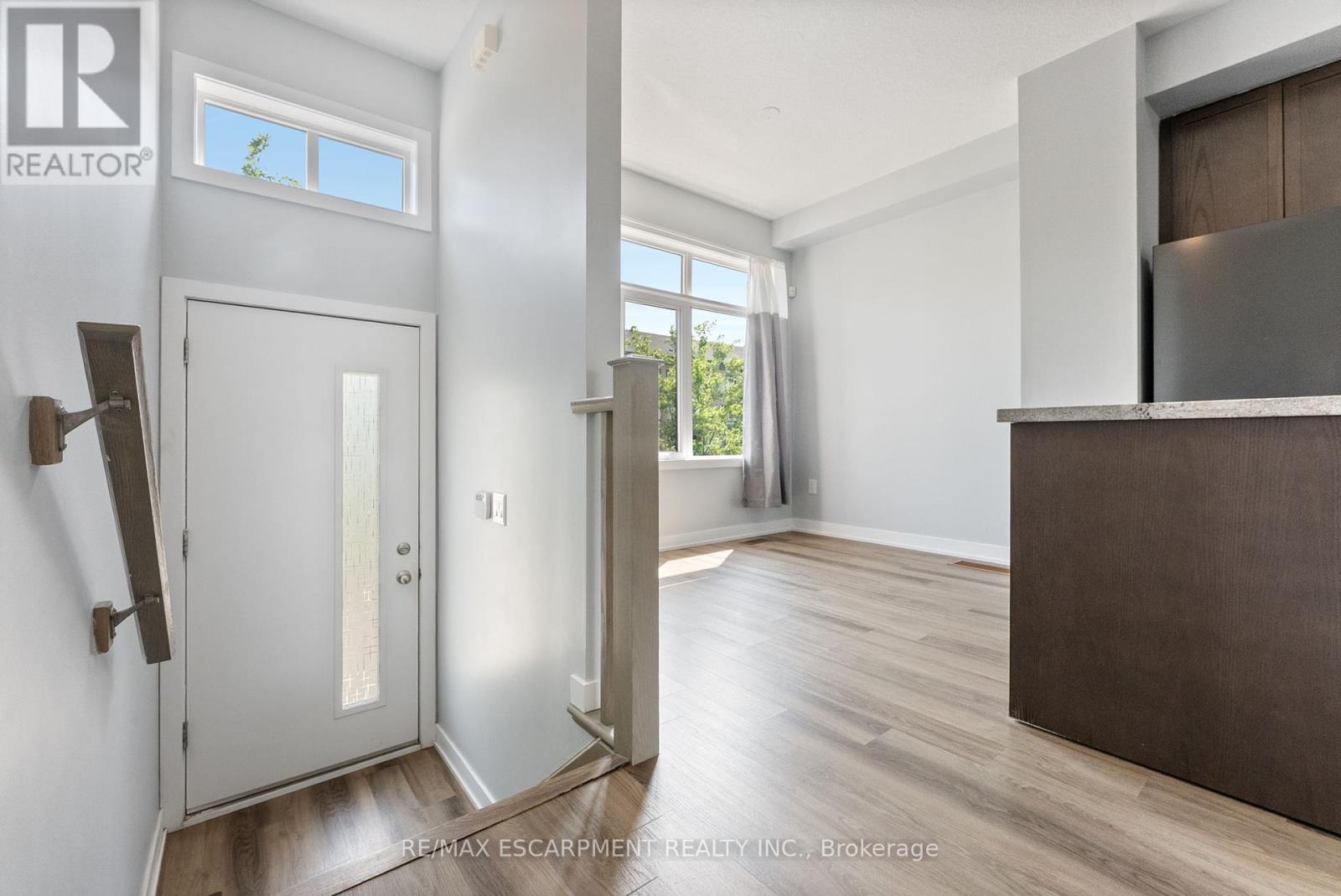 Photo 15 of 17 Mulhollard Lane, Hamilton ON