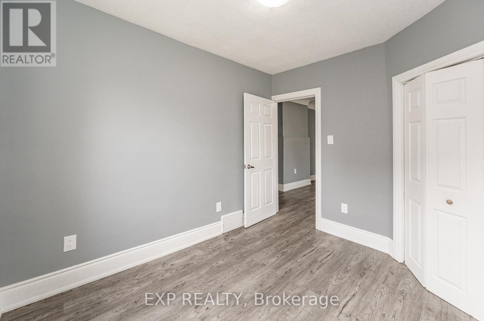 Photo 39 of 140 Gage Avenue N, Hamilton ON