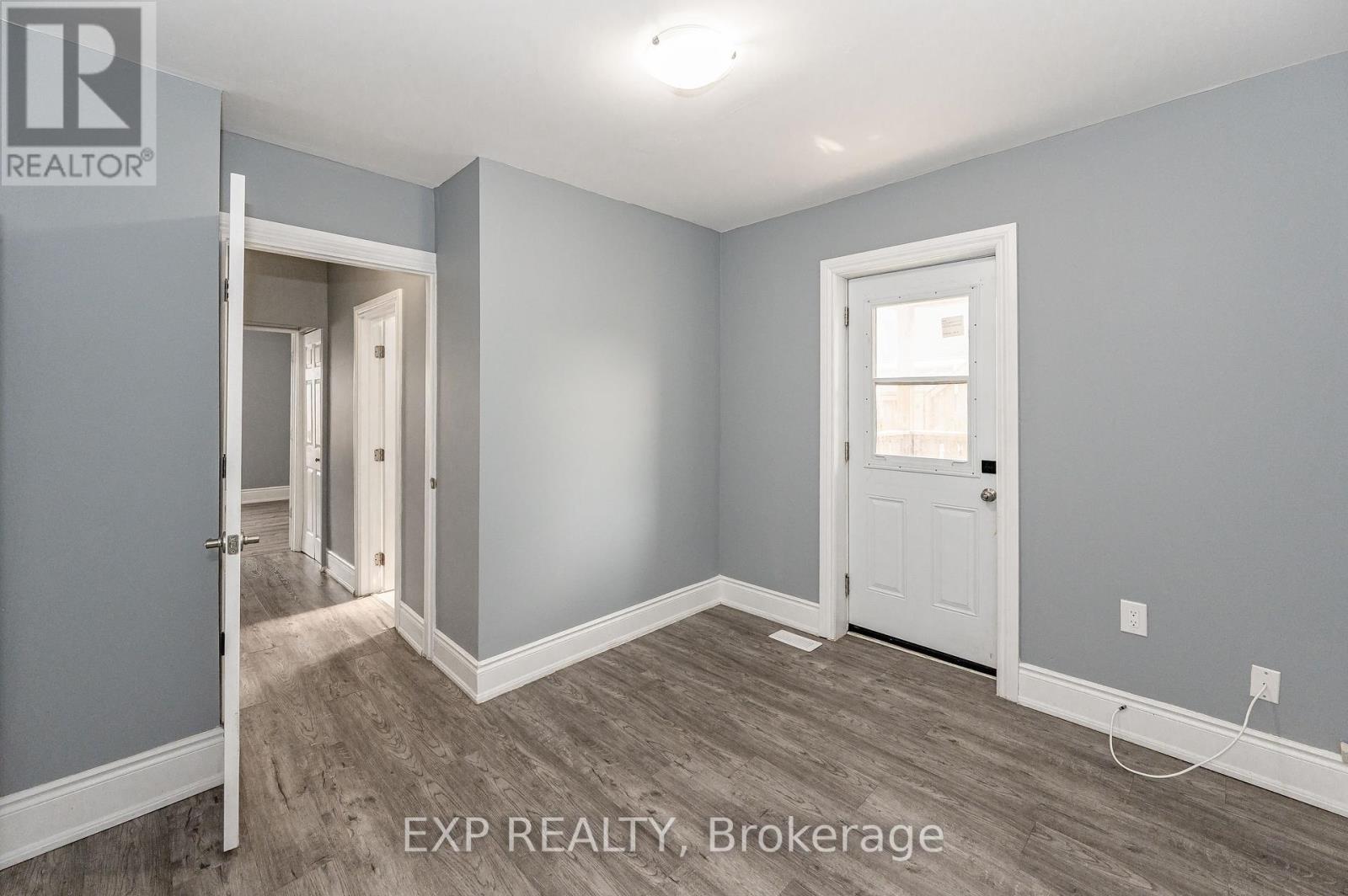 Photo 31 of 140 Gage Avenue N, Hamilton ON