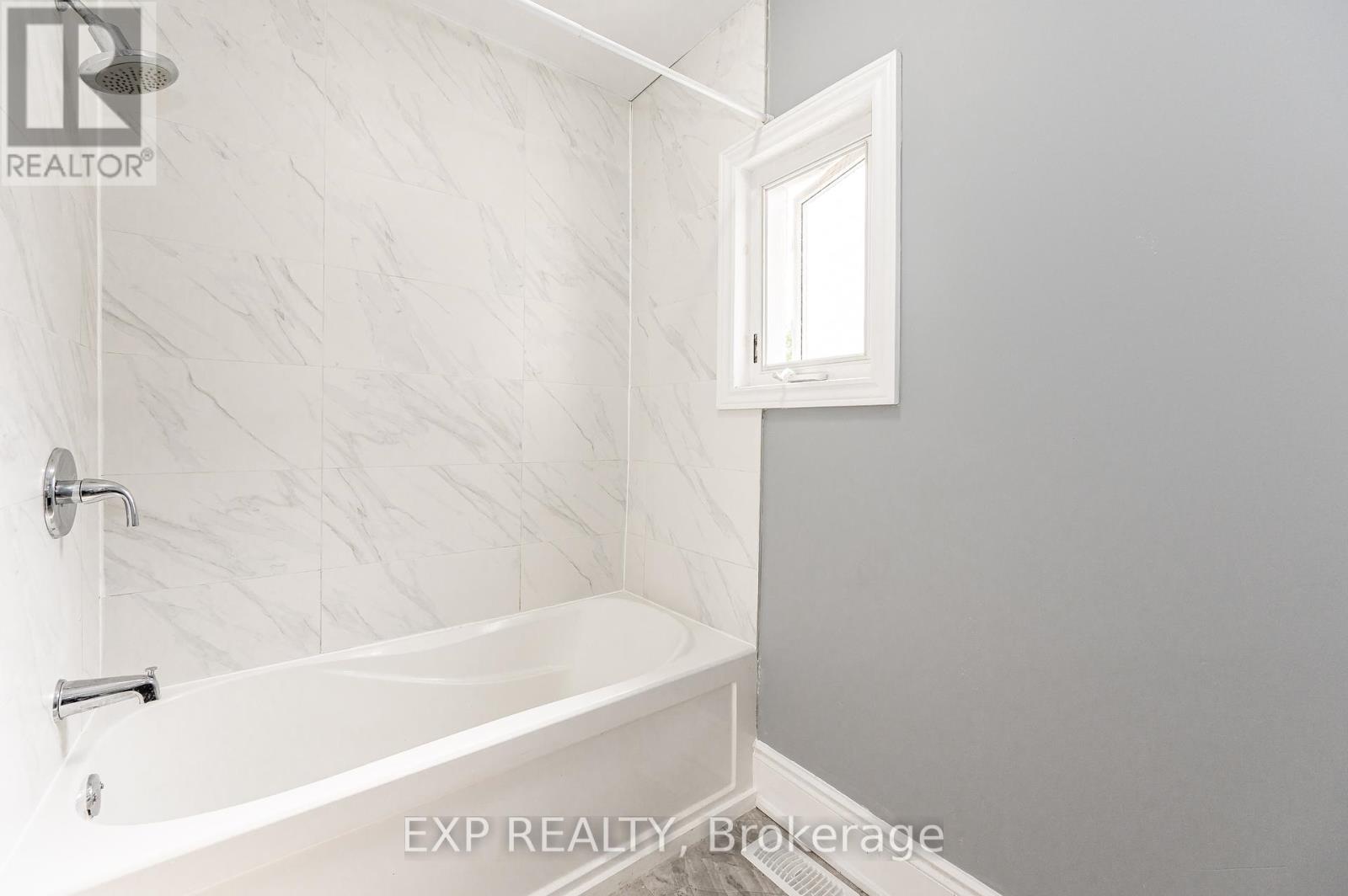 Photo 19 of 140 Gage Avenue N, Hamilton ON