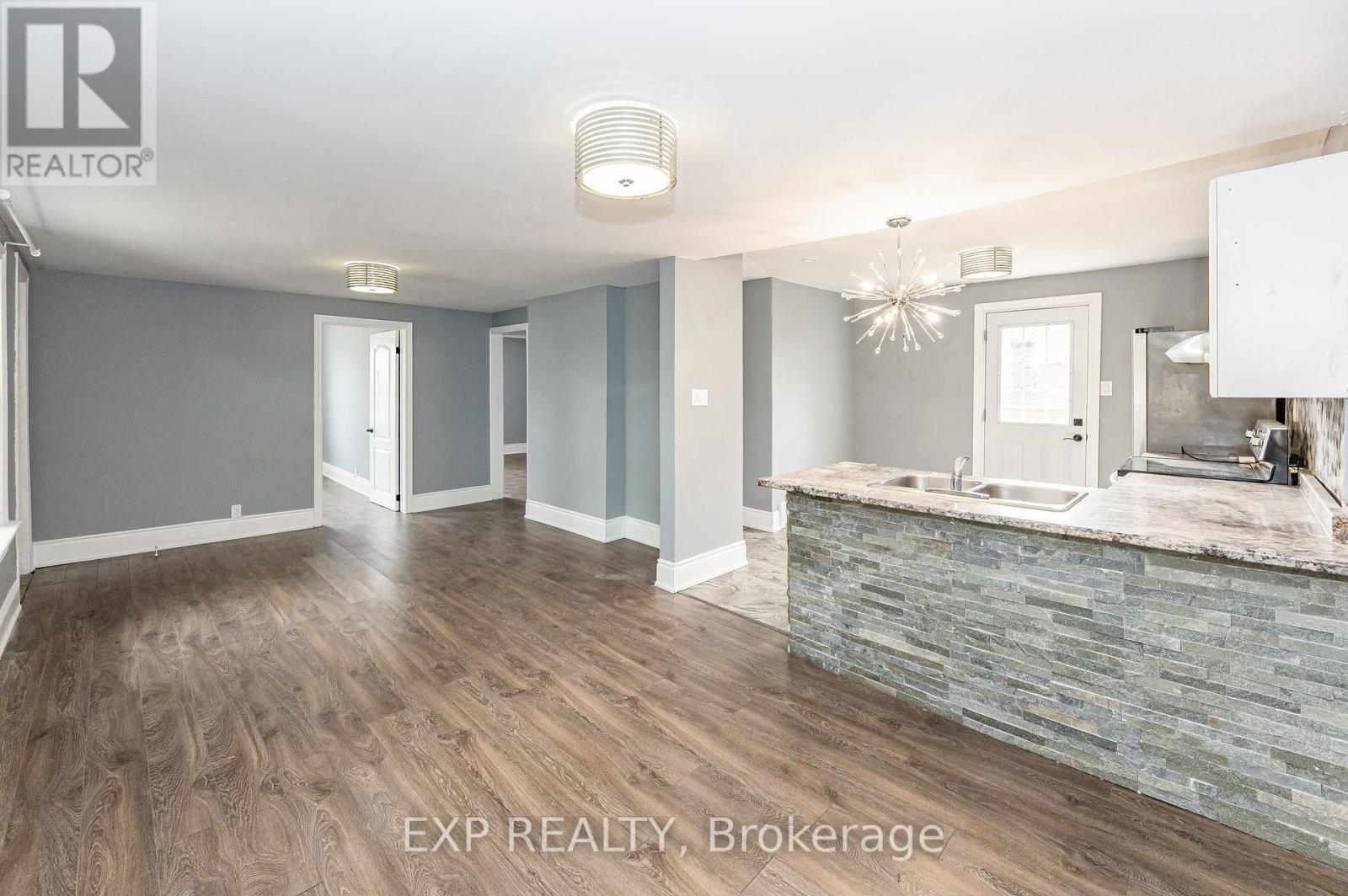Photo 23 of 140 Gage Avenue N, Hamilton ON