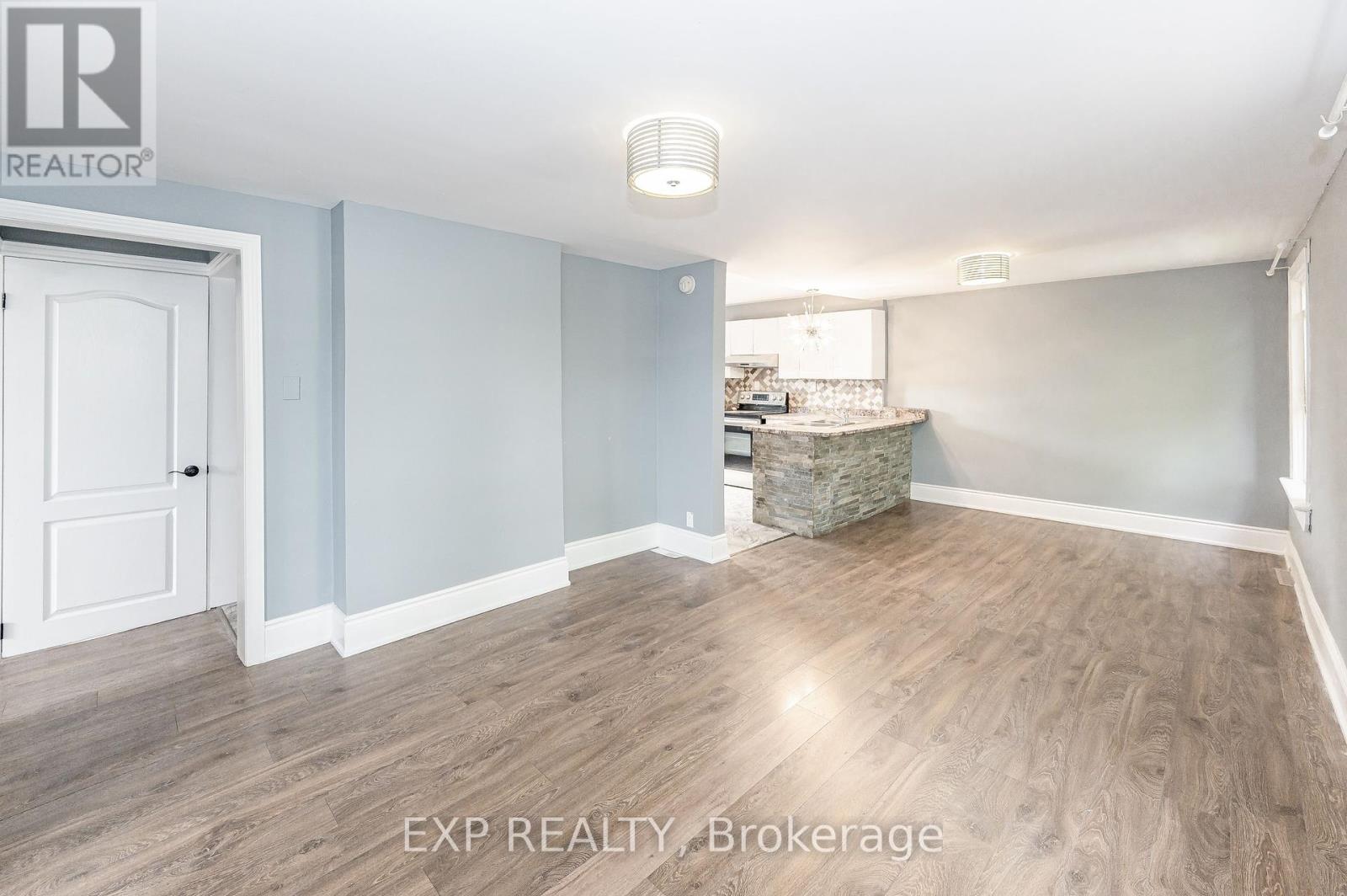 Photo 34 of 140 Gage Avenue N, Hamilton ON