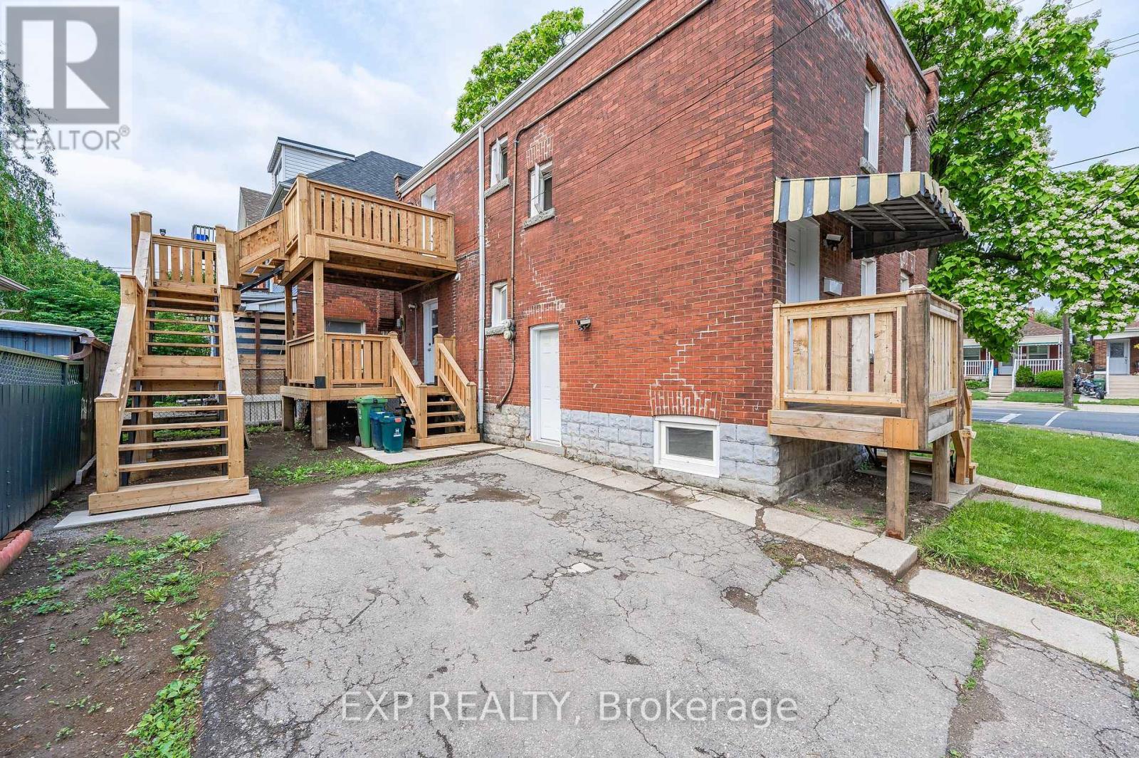 Photo 15 of 140 Gage Avenue N, Hamilton ON
