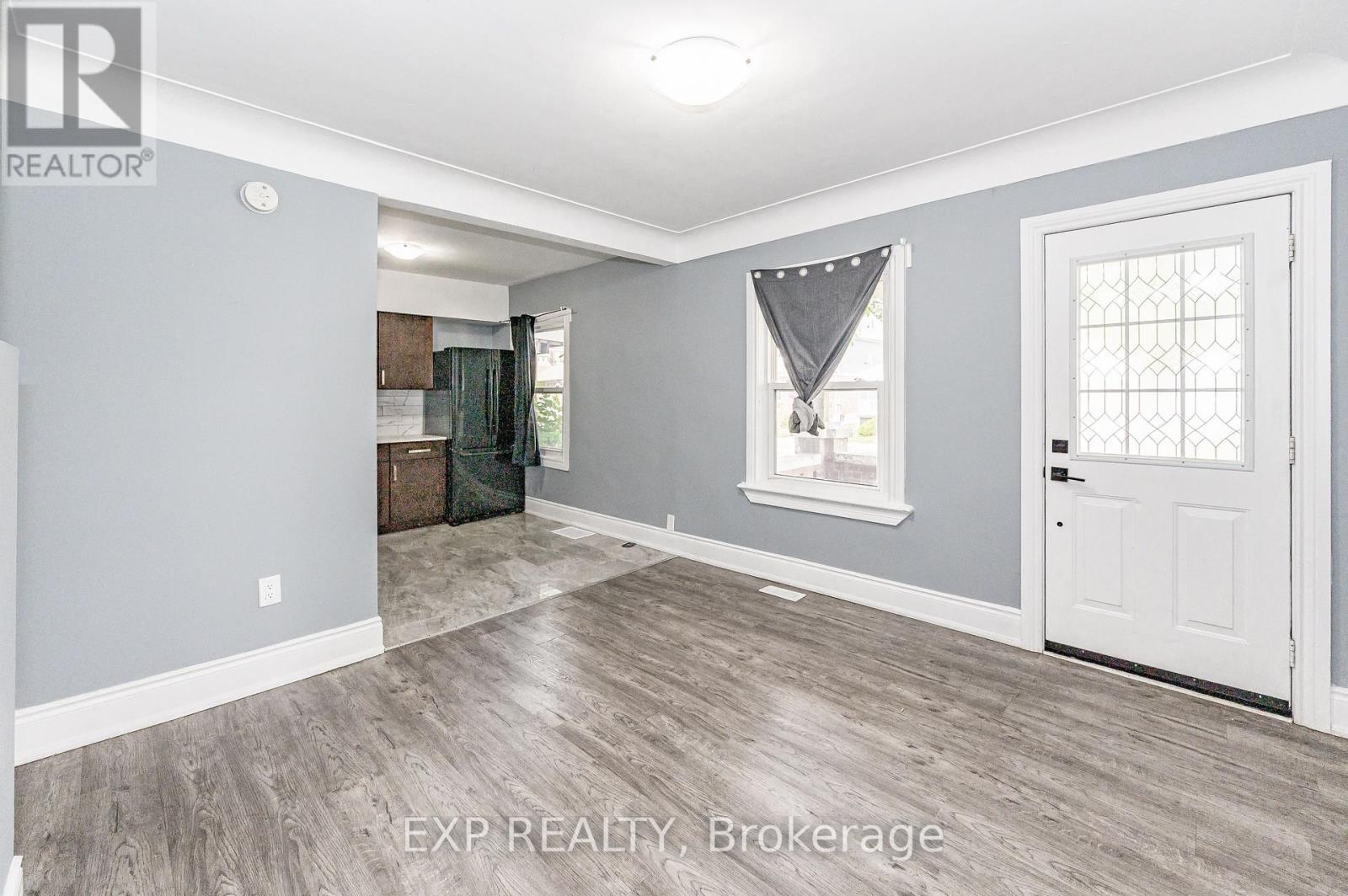 Photo 13 of 140 Gage Avenue N, Hamilton ON