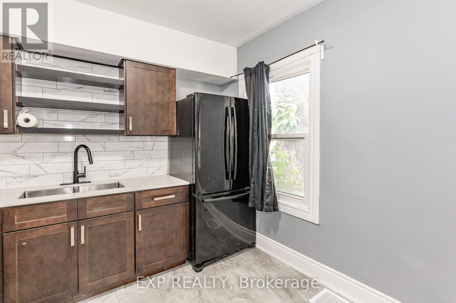 Photo 30 of 140 Gage Avenue N, Hamilton ON