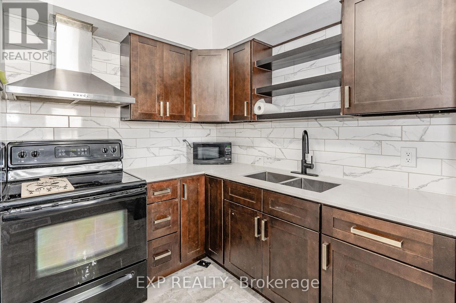 Photo 7 of 140 Gage Avenue N, Hamilton ON