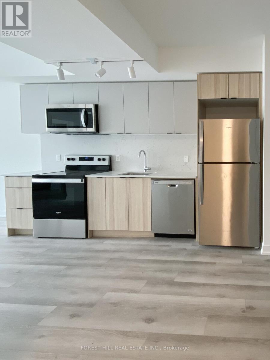 Photo 3 of 402 2000 Bathurst Street, Toronto ON