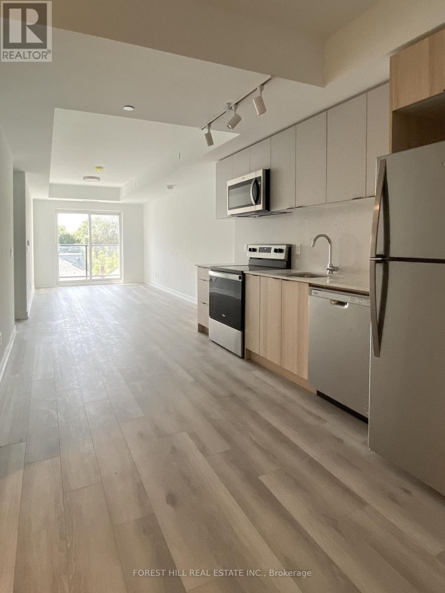 Photo 4 of 402 2000 Bathurst Street, Toronto ON