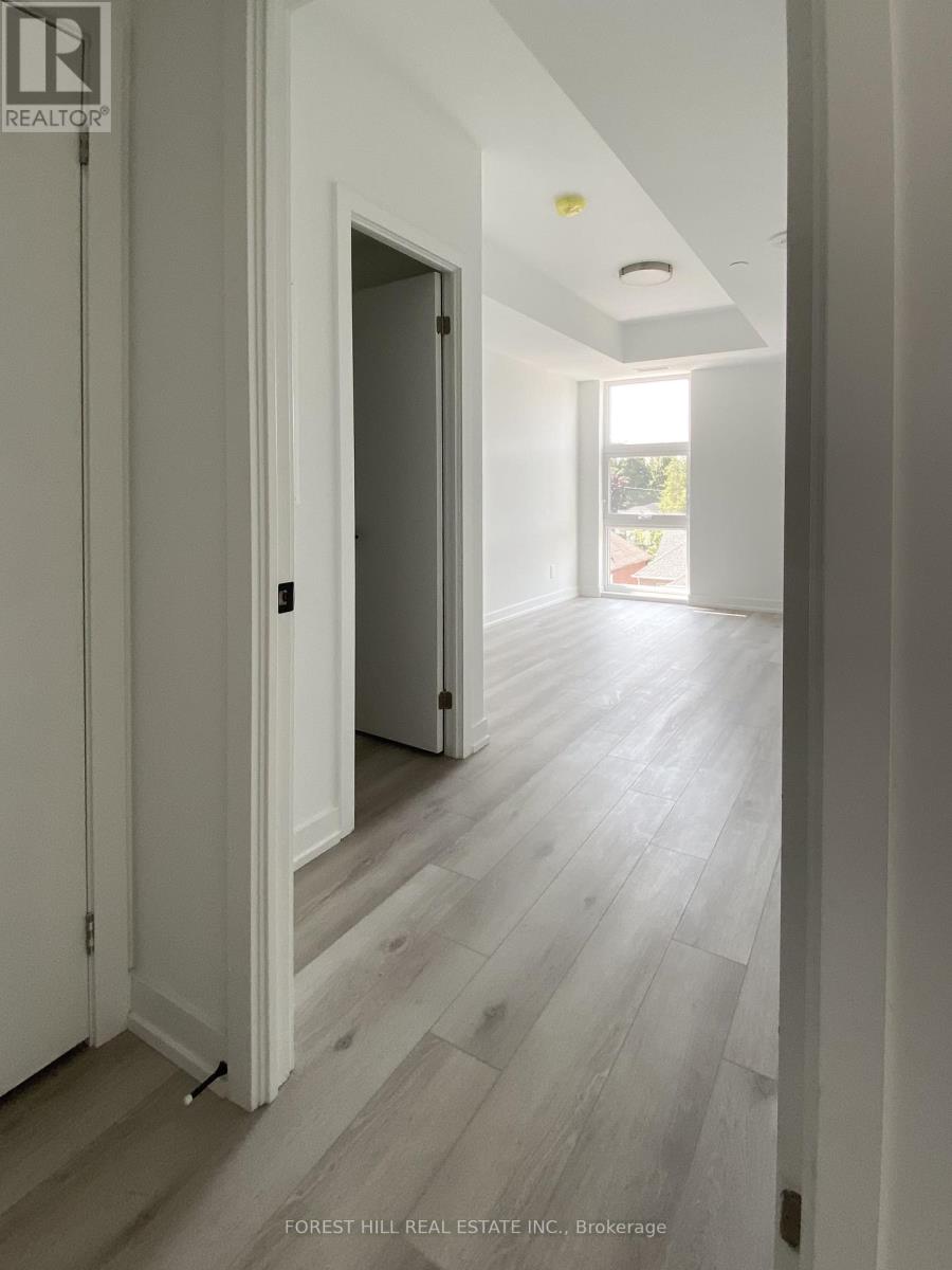 Photo 1 of 402 2000 Bathurst Street, Toronto ON