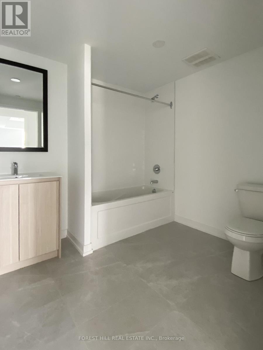 Photo 5 of 402 2000 Bathurst Street, Toronto ON