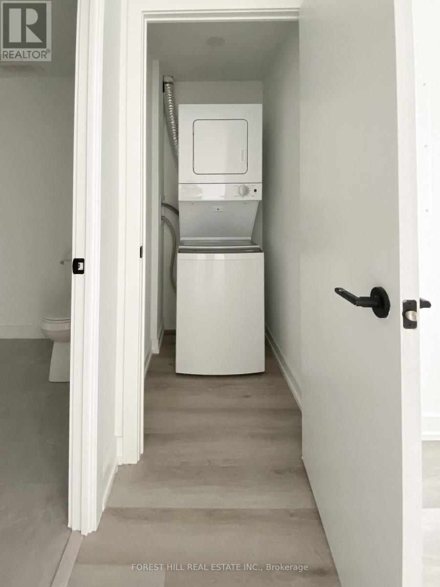 Photo 6 of 402 2000 Bathurst Street, Toronto ON