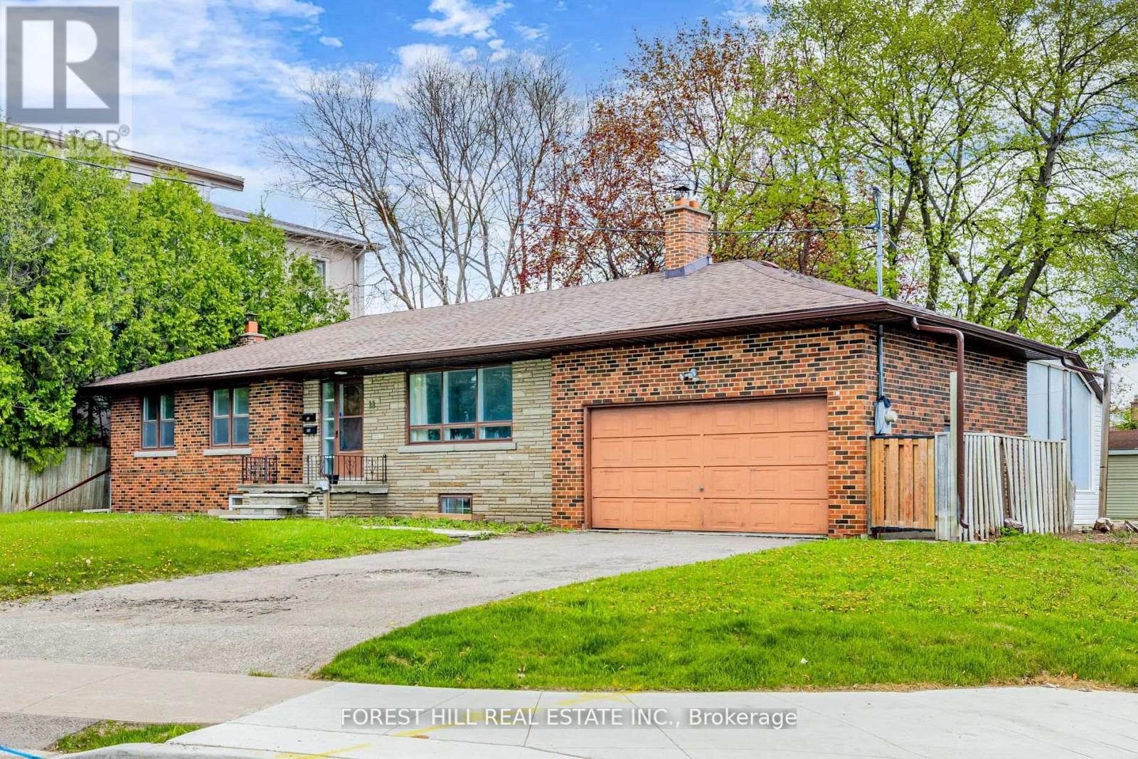 Photo 10 of Main 11 Greenbriar Road, Toronto ON