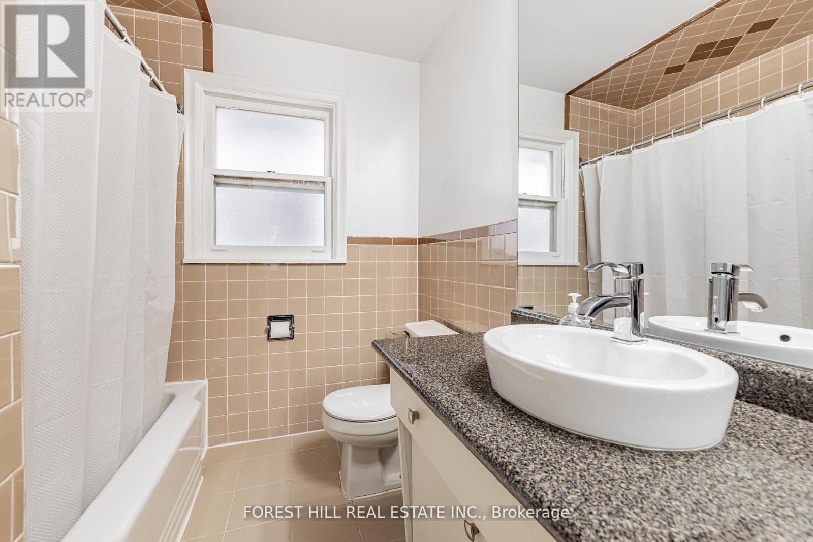 Photo 4 of Main 11 Greenbriar Road, Toronto ON
