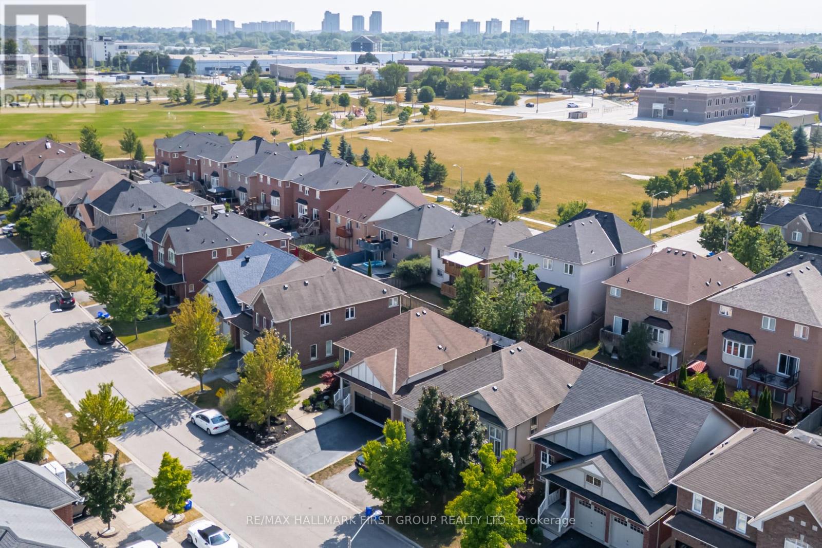 Photo 2 of 40 Galea Drive, Ajax ON