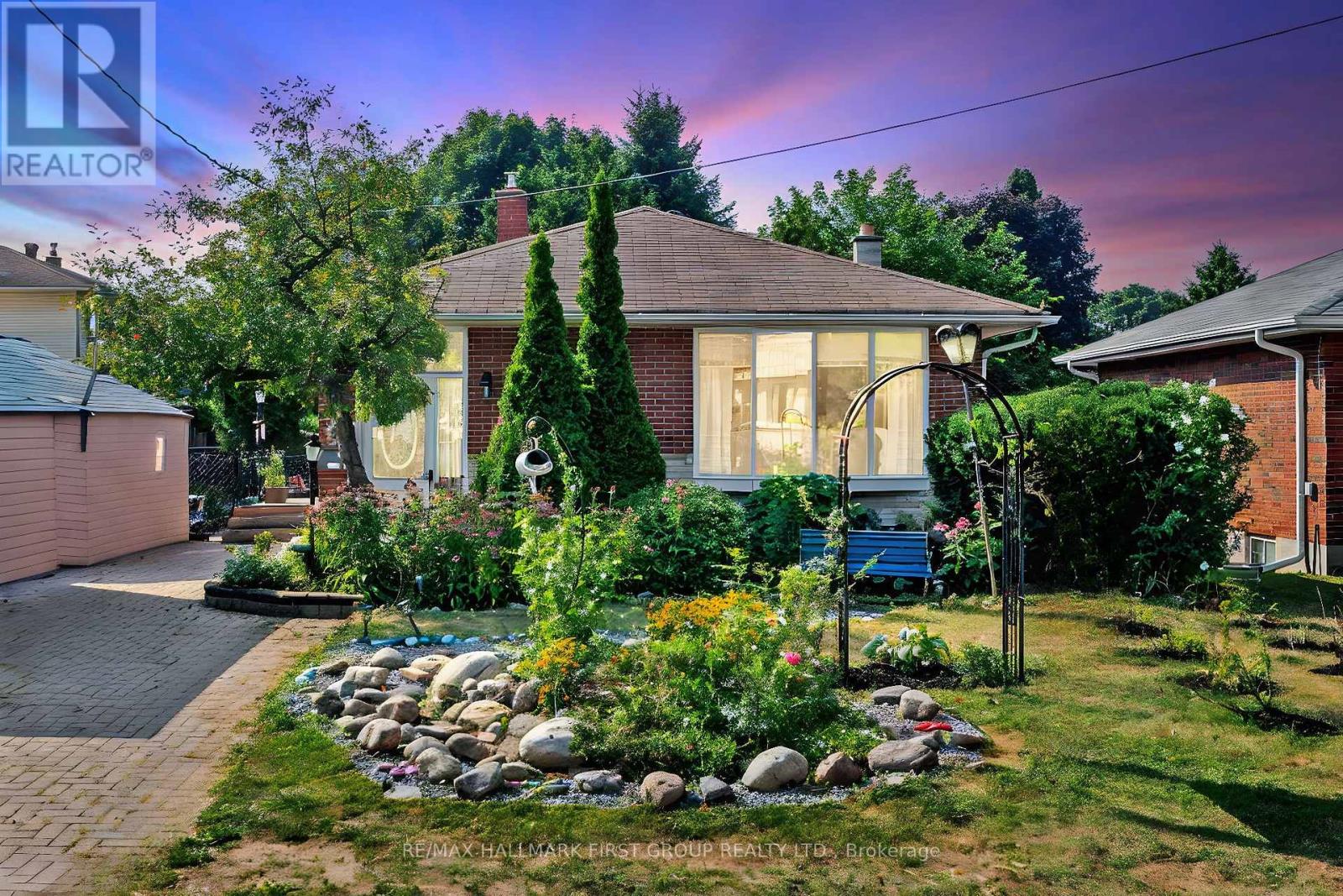 Photo 1 of 205 Saint Peter Street, Whitby ON