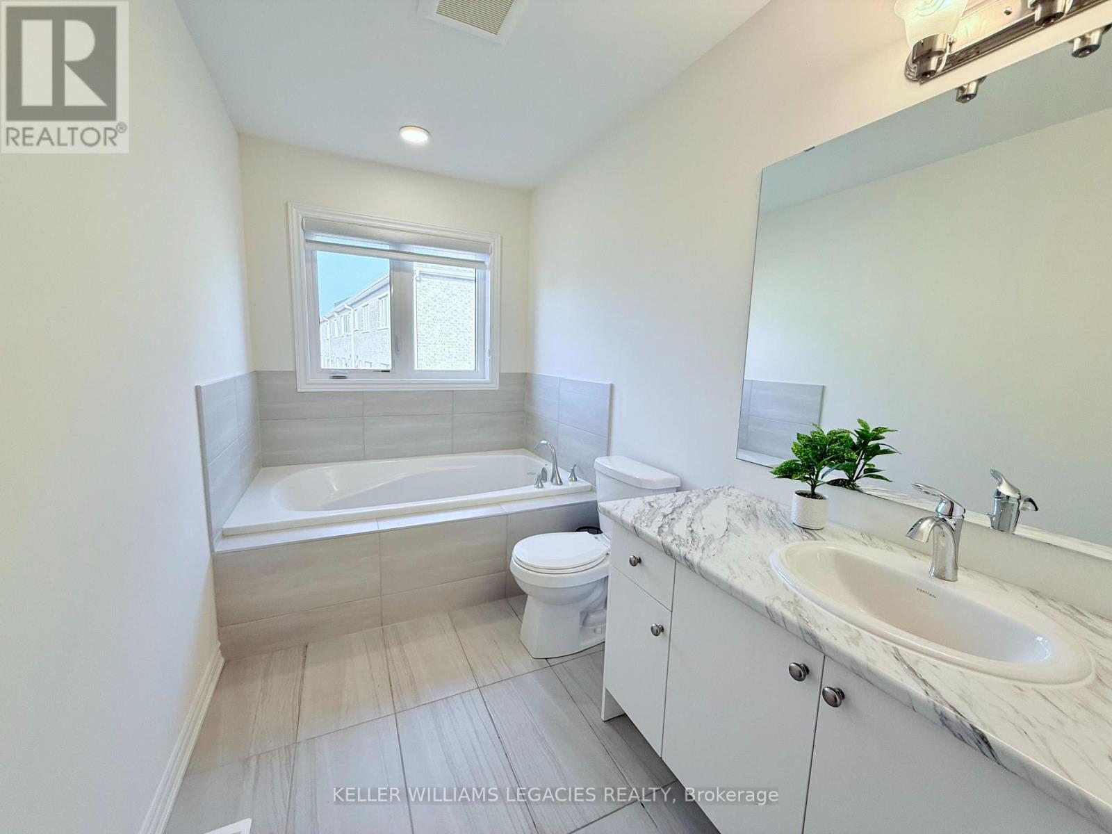 Photo 7 of 2229 Grainger Loop, Innisfil ON