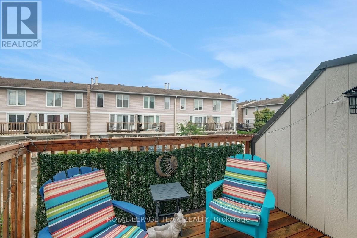 Photo 11 of 284 D Dalehurst Drive, Ottawa ON