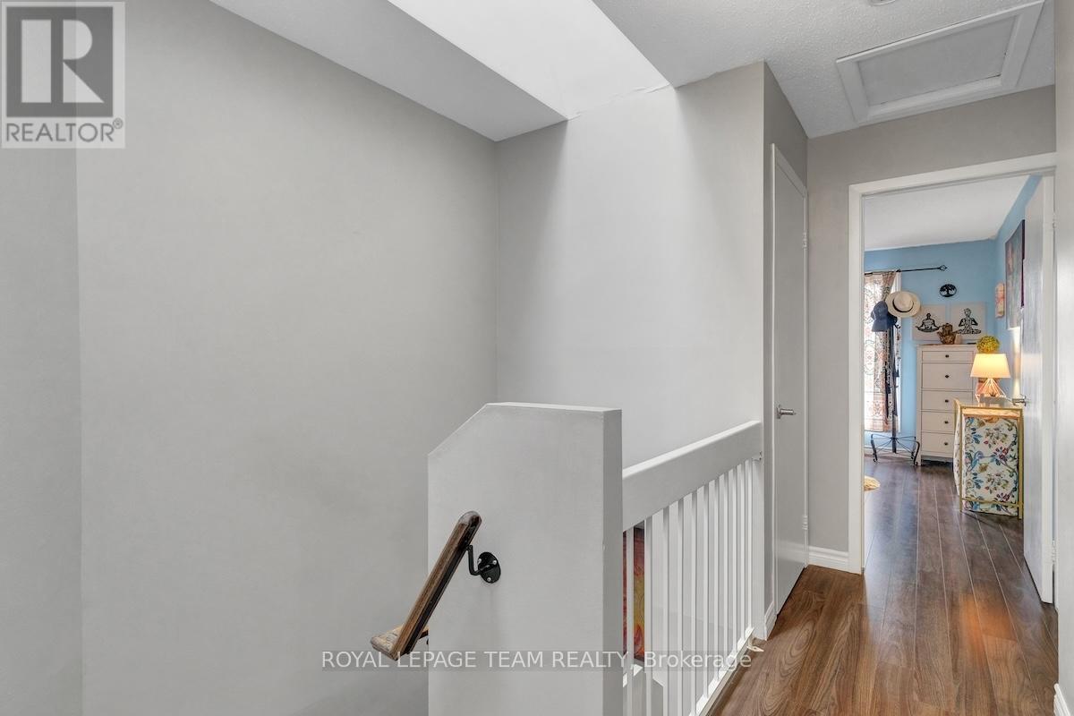 Photo 12 of 284 D Dalehurst Drive, Ottawa ON