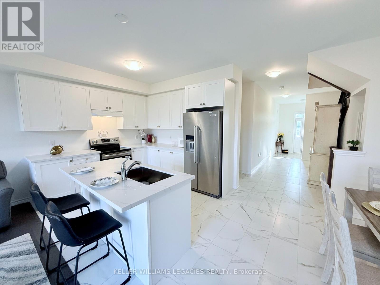 Photo 2 of 2229 Grainger Loop, Innisfil ON