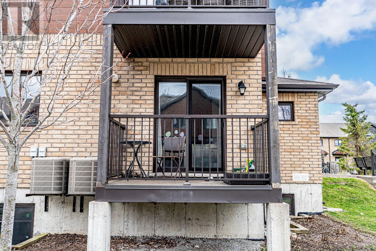 Photo 14 of 7 25 Madelaine Drive, Barrie ON