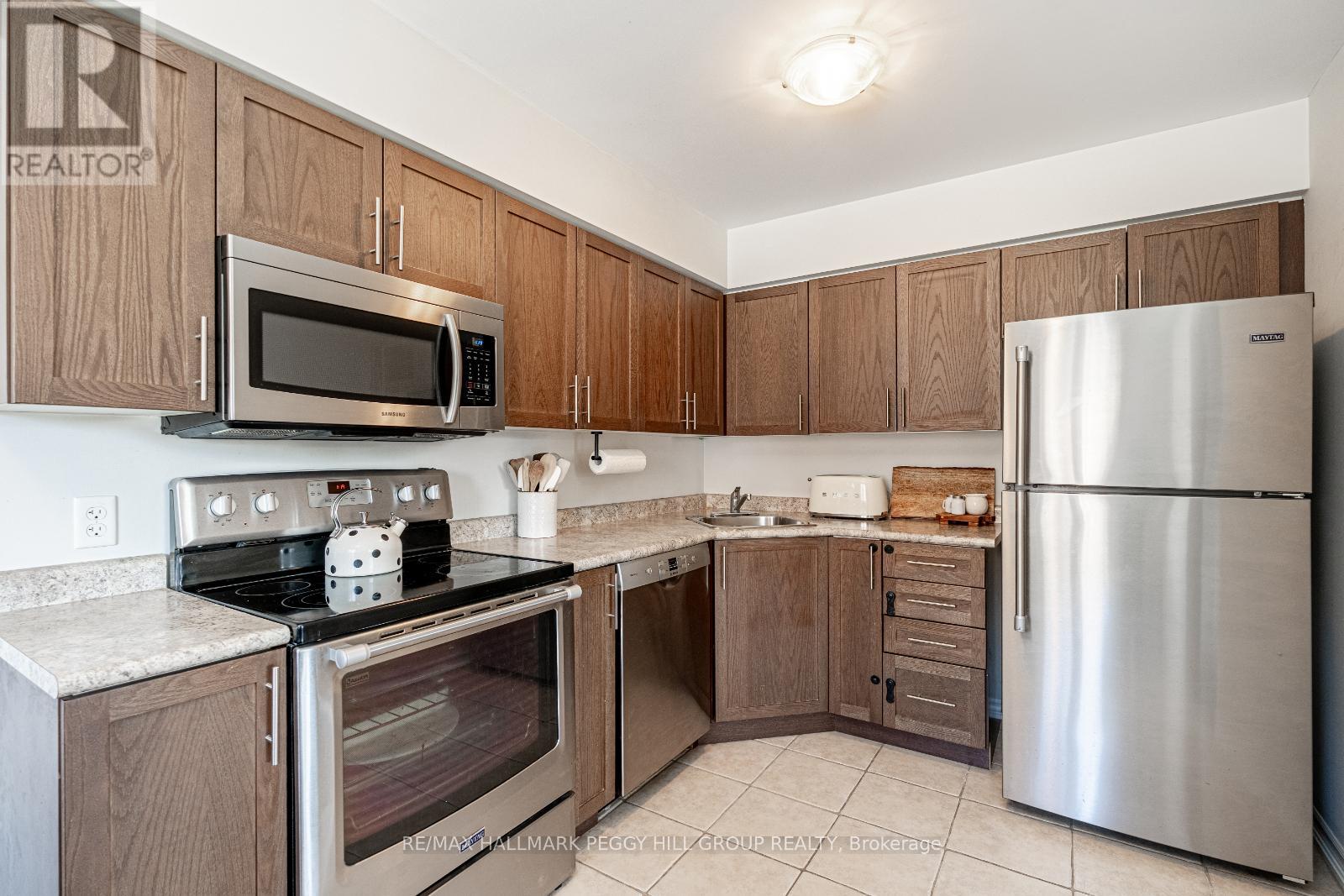 Photo 17 of 7 25 Madelaine Drive, Barrie ON