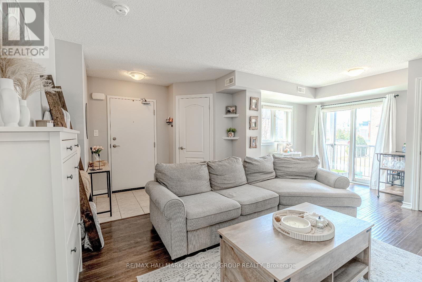 Photo 4 of 7 25 Madelaine Drive, Barrie ON