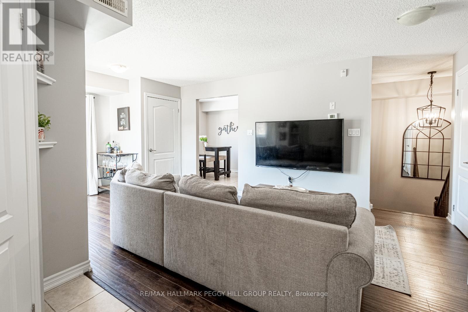 Photo 11 of 7 25 Madelaine Drive, Barrie ON