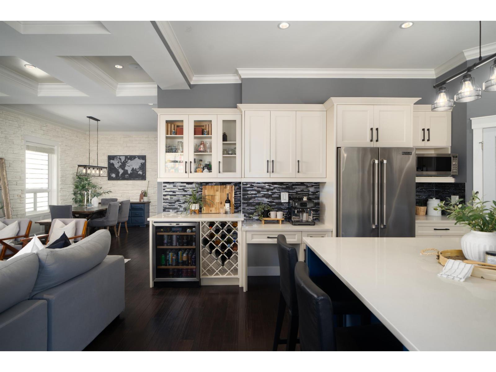Photo 10 of 17343 1 Avenue, Surrey BC
