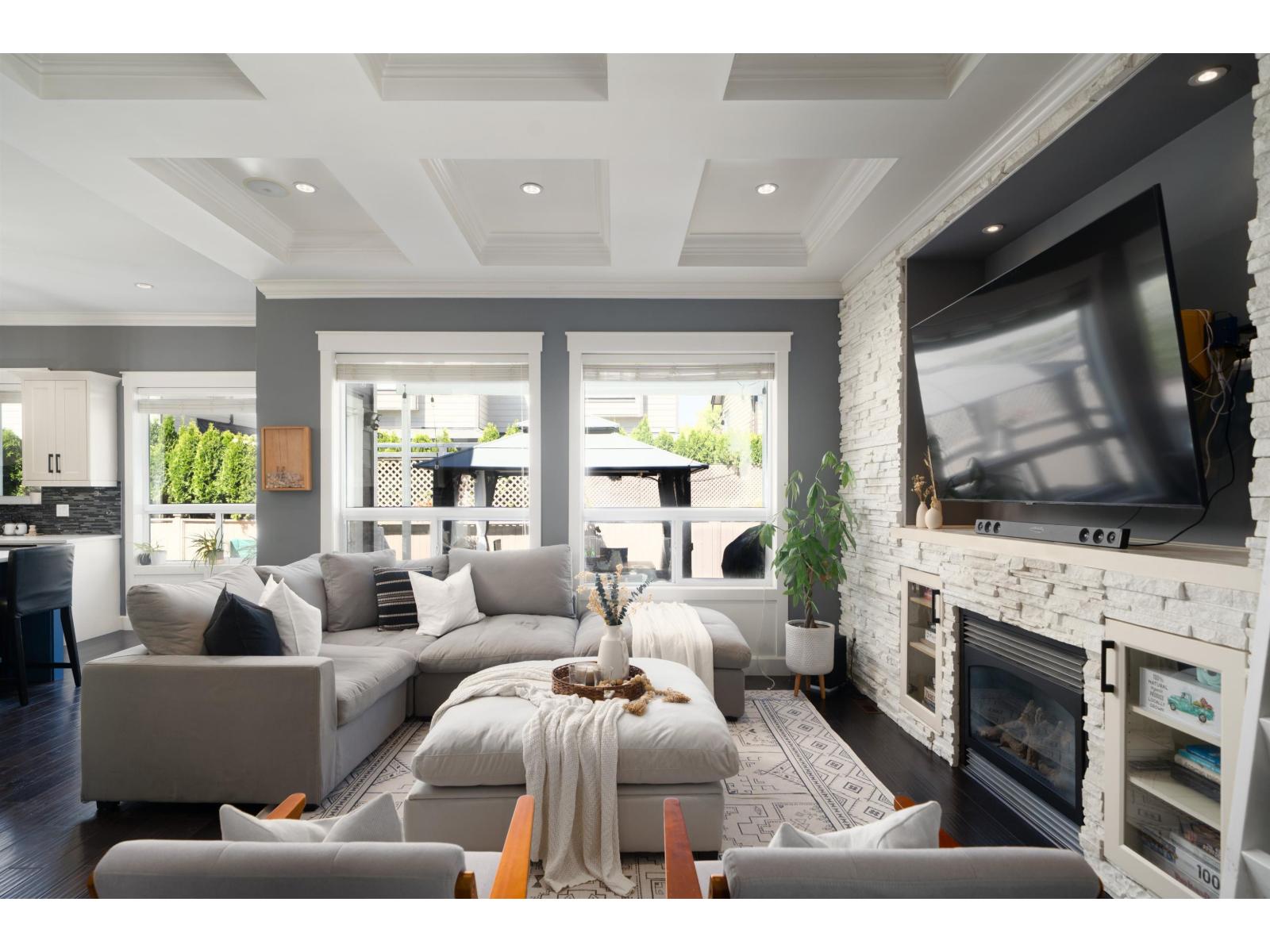 Photo 5 of 17343 1 Avenue, Surrey BC